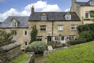 Image de Beautiful dog friendly Cotswold retreat with outdoor bath - Ardmore Cottage