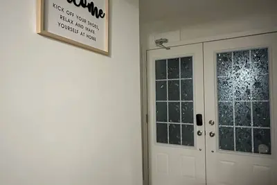 Image de Warm & Cozy Lower Level Apartment in North Oshawa
