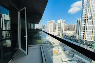 Image de Cozy 2-Bedroom Apartment with Partial Burj Khalifa View in Vezul Residence, Business Bay