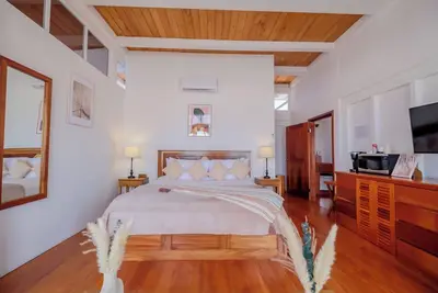 Image de Making The Best Memories Along The Way! Beachfront Property, Outdoor Pool!