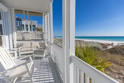 Image de Shangri La! 6 Bedroom Direct Beachfront Home. Pets considered. New Owners.