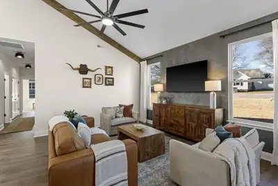 Image de New Lux 3 Br Downtown Gem! Pickleball/Bb Ct