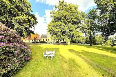 Image de Séjournez dans un cadre historique de manoir à Svedberga Gård!