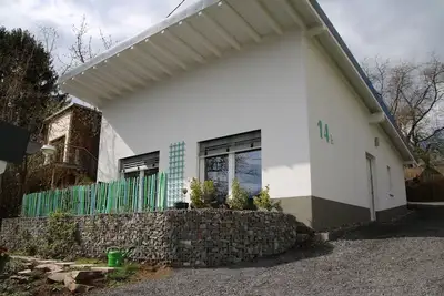 Image de Vacation home \"Sonnenhang\" for 4 persons Moselle - Löf hiking vacation