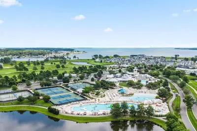 Image de The Peninsula Golf Course Home with access to top amenities!