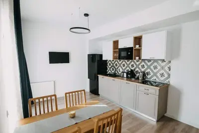 Image de Apartment with Balcony #4