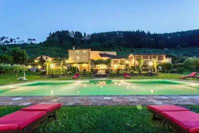 Image de Villa Dalia - Huit Chambres Villa, Couchages 19