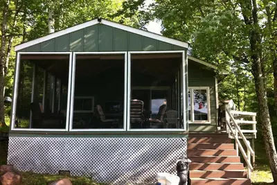 Image de Beautiful views of Echo Lake. Enjoy evenings bug free from the screened in porch