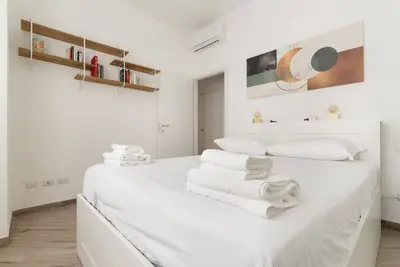 Image de GuestHost - A comfortable and welcoming 65 square meters apartment, perfect for four people, located on the ground floor of a building. The property is strategically located: thanks to the nearby M4 metro line, guests can easily get around the city and re