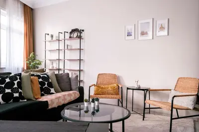 Stylish Flat w/ Balcony – 5 Mins from Taksim Square