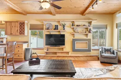 Image de Cozy Cabin: Private Hot Tub, Starlink & Nature