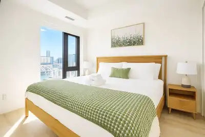 Image de Central King Bed Condo| Gym| Parking| Ac| Banff