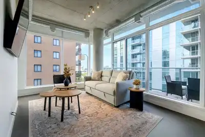 Image de Cozy Downtown Retreat with Stunning River Views