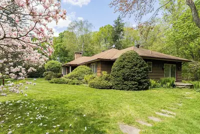 Image de Le Hudson Hideaway | Large Mid Century Bungalow with Ultimate Privacy on 1 Acre