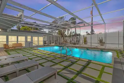 Image de Heated Pool + Tiki Bar + Game-Filled Retreat Minutes to Ami & Img, No Fees
