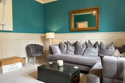Image de Group Stay 5br • Parking • Sleeps 9 •South Glasgow