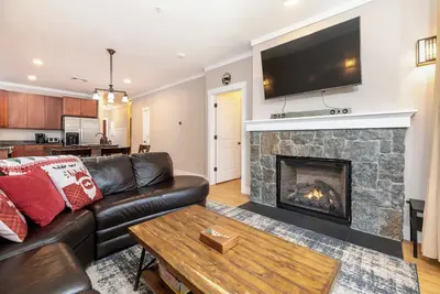 Image de Peaceful River Retreat | Hot Tub & Swim Access