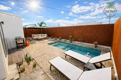 Image de Stylish Family Villa with Private Pool & Yard