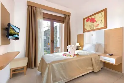 Image de Beachfront Villa • Private Pool & Sea Views