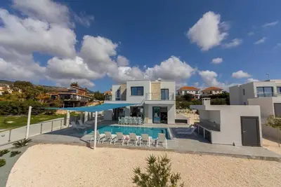 Image de Stylish 5br Villa • Sea View • Private Pool
