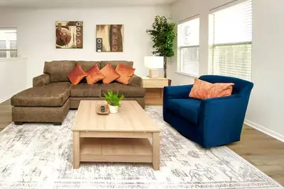 Image de Monthly & Weekly Discounts ▪ Near Airport ▪ Garage ▪ Full Kitchen ▪ Spring Klein