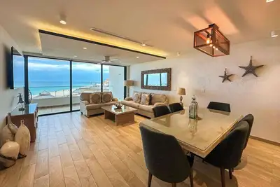 Image de Stunning 3rd Floor Beachfront Condo