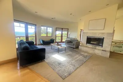 Image de 30 Day Stays - Fabulous 4-bedroom house in charming Carmel perfect for families