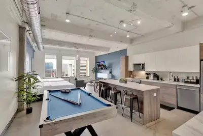 Image de Sleeps 6 I Downtown I Walk to Conv Ctr I 24hr Gym