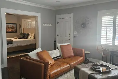 Image de Stylish Craftsman Bungalow in the M Street Area