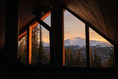 Image de The Stained Glass Cabin \nArcade~HotTub~EpicViews~DogsWelcome