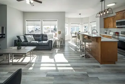 Image de ✈️🌍 Closet to Yyc | 4 Bedrooms | Garage | Ac | Bbq | Sleeps 8