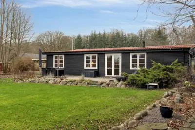 Image de Cozy cottage near swimming lake