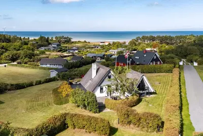 Image de Idyllic summer house with sea view