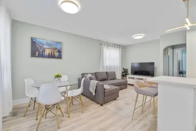 Image de Cozy East York Bungalow 15 minutes from Downtown Toronto