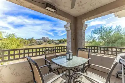 Image de Golf Course Views in this Spacious 3-bedroom condo in the heart of Scottsdale