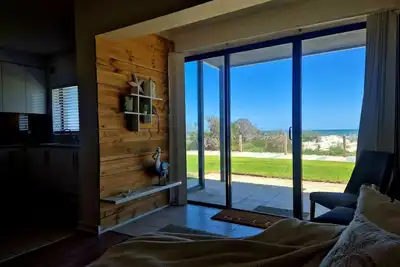 Image de The Seaview at Semaphore Park\nBeachfront - Unwind at this peaceful getaway.