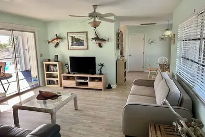 Image de Quaint 2/2 waterfront home with quick access to Charlotte Harbor.