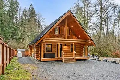 Image de Log Cabin! Hot Tub! Firepit! 5 mi Mt Rainier Np!