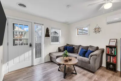 Cottage in Seaside Heights! 2. 5 blocks from beach!