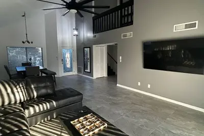 Image de Beautiful and modern single home located 5 minutes from Indian Rocks Beach.