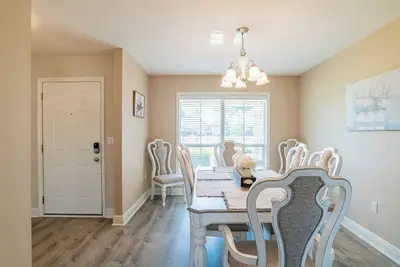 Image de Spacious 4-bedroom Retreat Minutes From the Beach and The Wharf