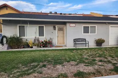 Image de Cozy 2-bedroom house in amazing Downey with Central Air & private parking for 2