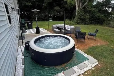 Image de Uptown Charlotte 3br | Hot Tub + Fire Pit