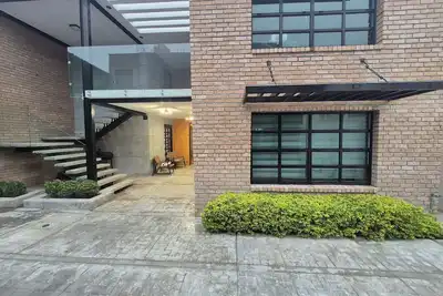 Image de Modern and Secure Artsy Apt · Remodeled · 4 Bed · Peace of Mind