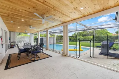 Image de Stylish 3br Oasis w/ Pool, Near the Beach & Casino