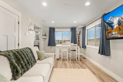 Image de Victor Headwall: Condo Trails Skiing Snowmobiling Teton Mtns Grand Targhee