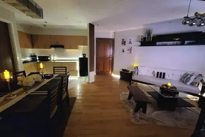 Image de Majestic Penthouse Few Steps to Eastwood Mall/ 75\"Tv & Alexa