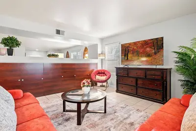 Image de Bright&Spacious Fontana Retreat 4br · 7 Beds 2 TVs