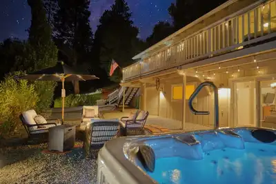 Image de Yosemite Area Cabin w/ Hot Tub, Fire Pit & Forest Views