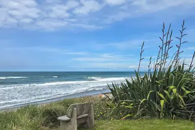 Image de Saltwater Escape - Stunning architectural beachfront home in Pukehina